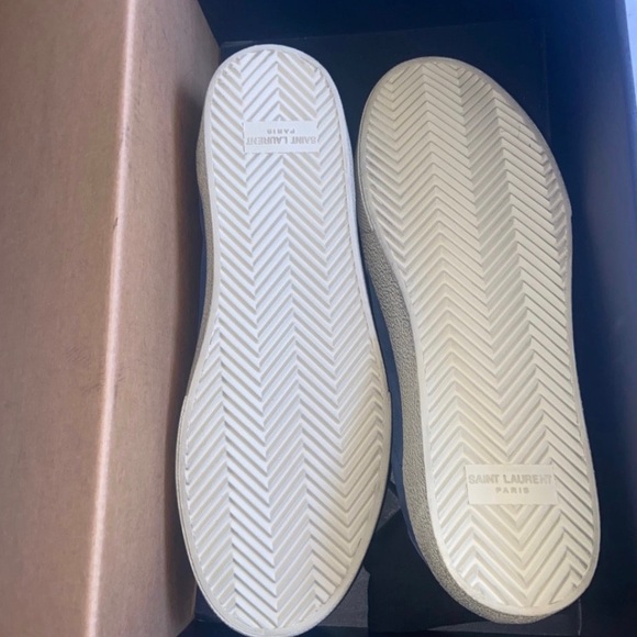 Saint Laurent Court Classic Low-Top Sneakers - Picture 3 of 10